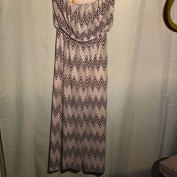 "Women's Chevron Print Maxi Dress – Stylish & Comfortable Long Dress" - Picture 1 of 5